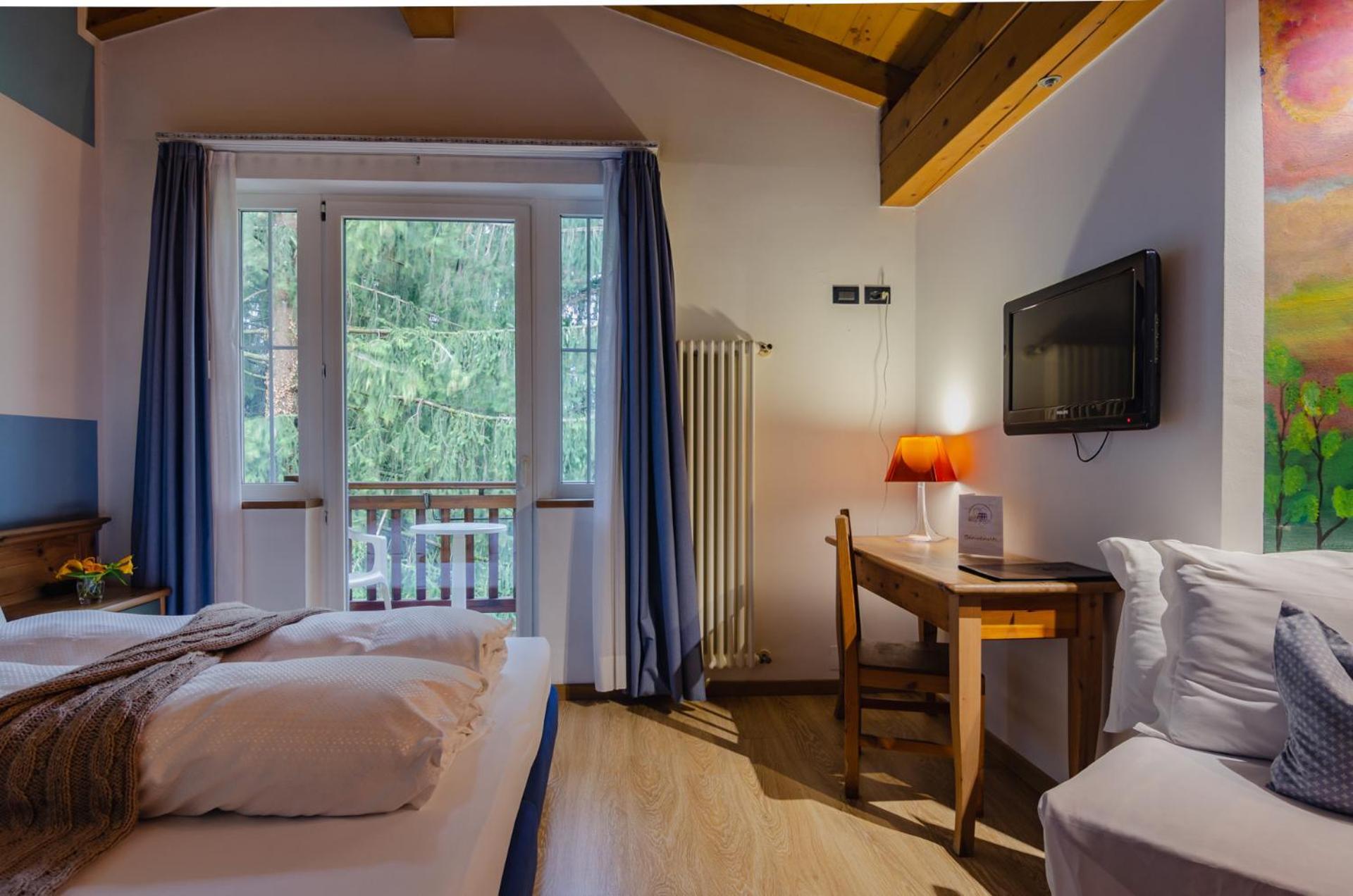 Hotel Bella Di Bosco Male Exterior photo