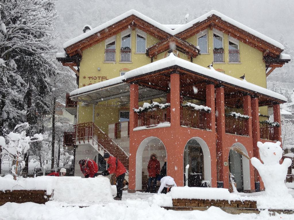 Hotel Bella Di Bosco Male Exterior photo